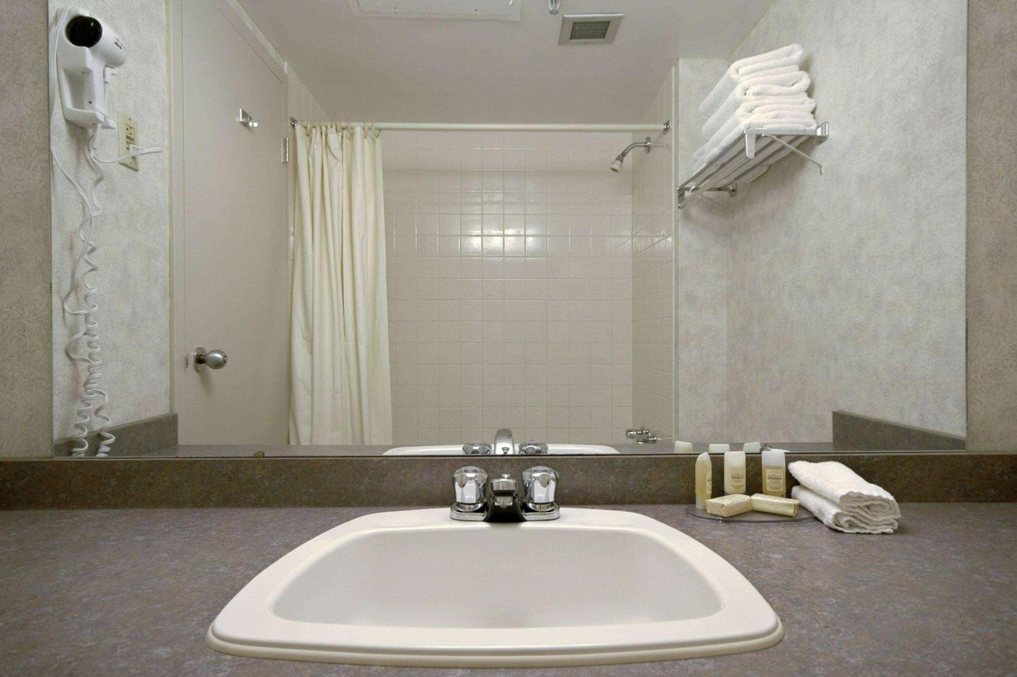 Howard Johnson By Wyndham Portage La Prairie Eksteriør bilde
